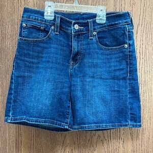 Levi’s shorts, size 25